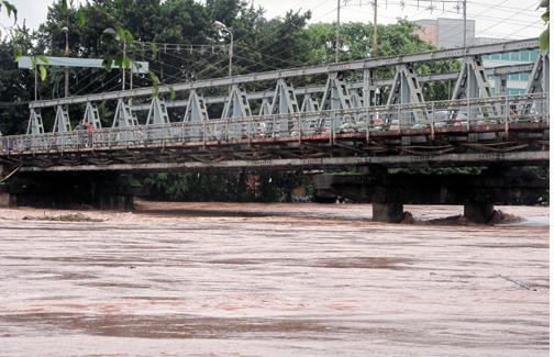 Ngập úng, sạt lở sau bão số 2 ảnh 1